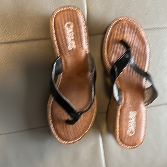 Woman’s sandals by Carlos Santa in very good condition. - Picture 2 of 3